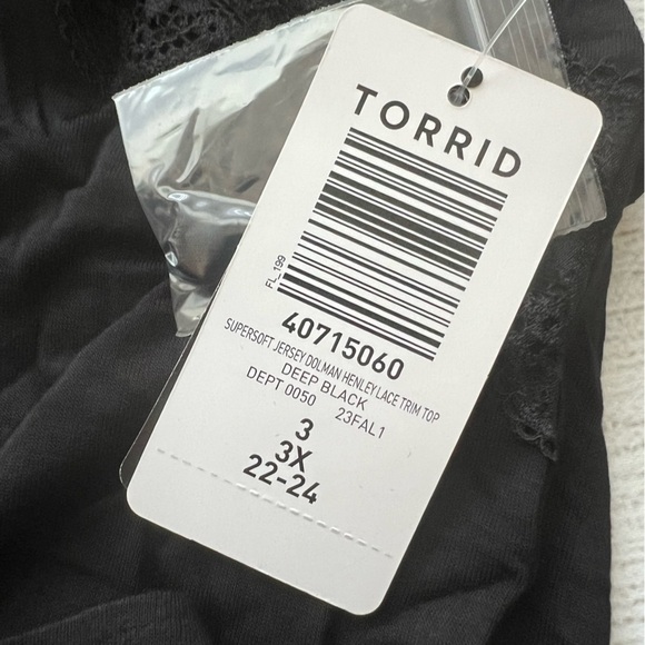Torrid Soft Short Sleeve Shirt NWT Size 3 - Black - Picture 3 of 7
